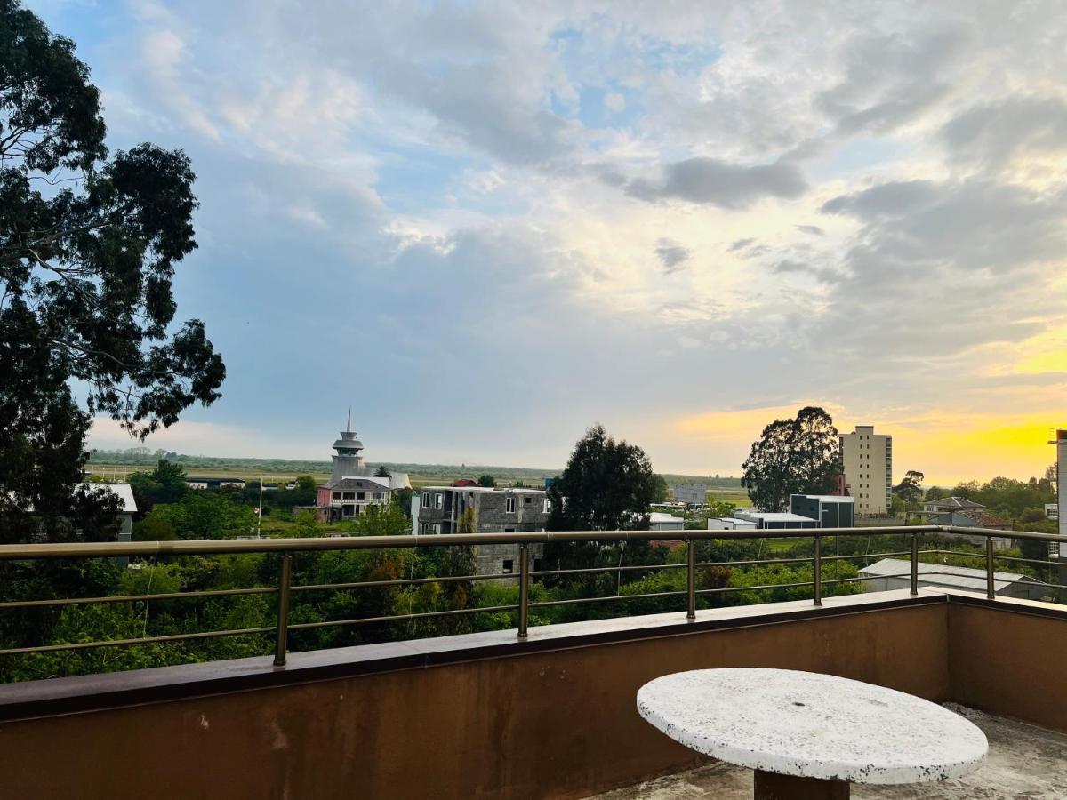 Apartments Nita บาทูมิ ภายนอก รูปภาพ